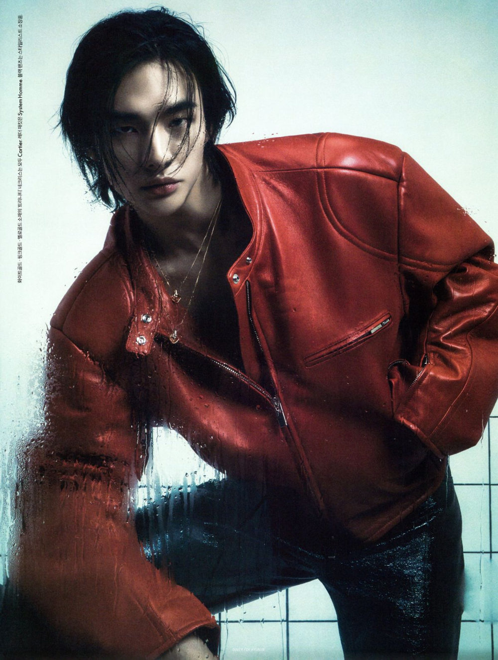 Retrato con campera de cuero roja